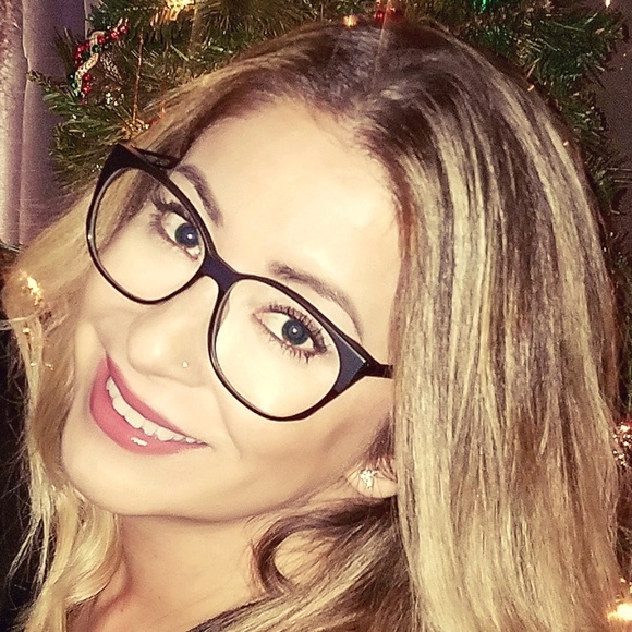 Meet your Posher, Erica - Picture 1 of 1